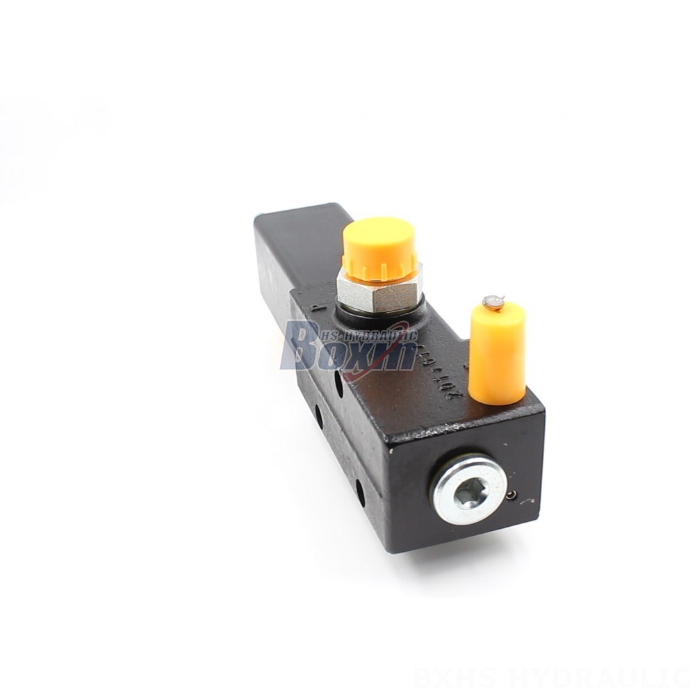 Reliable Pneumatic Directional Valve | Industrial Equipment & Machinery main image
